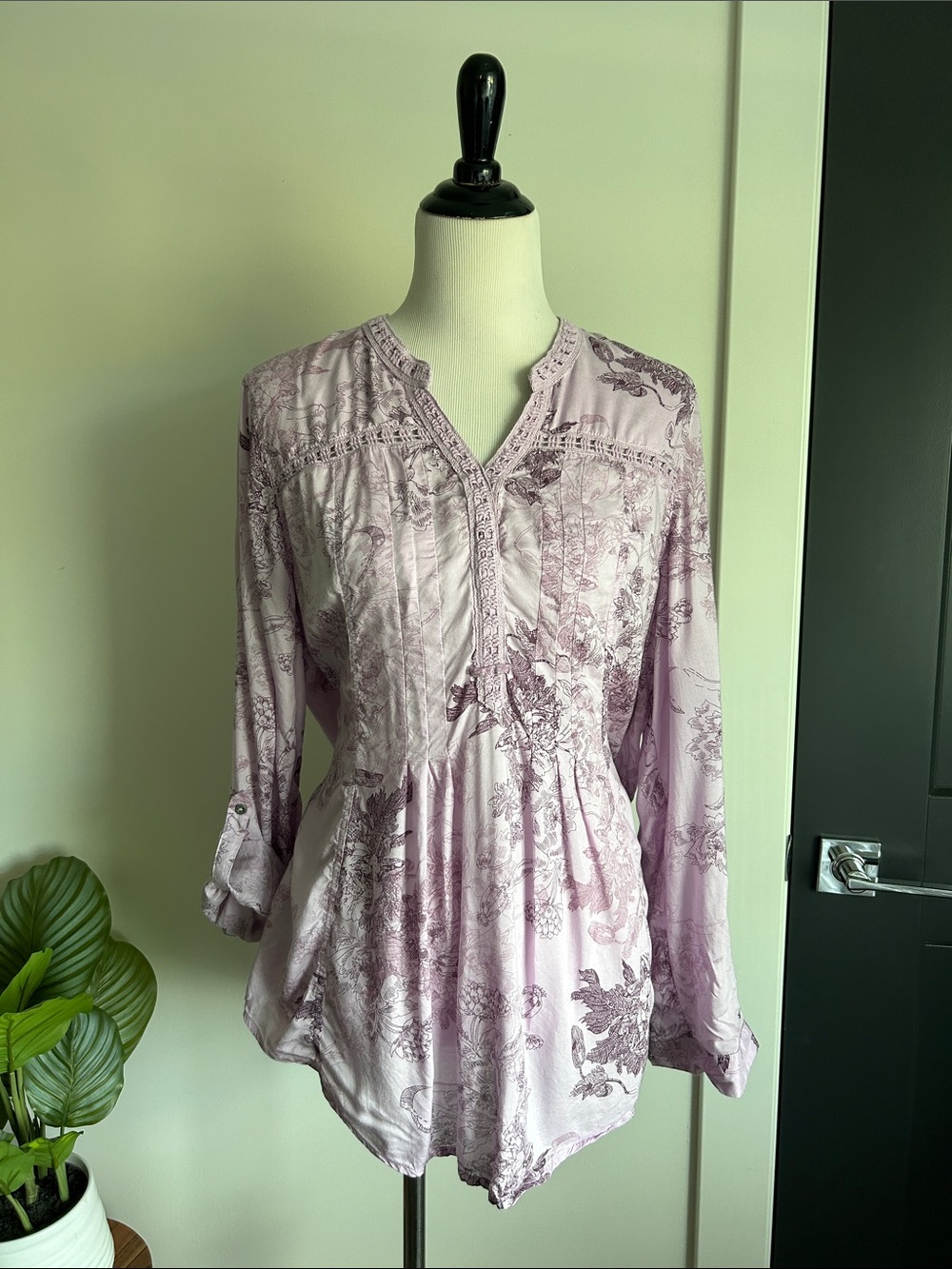 Vintage America L Lavender Floral V-Neck long roll up sleeve loose tunic Blouse